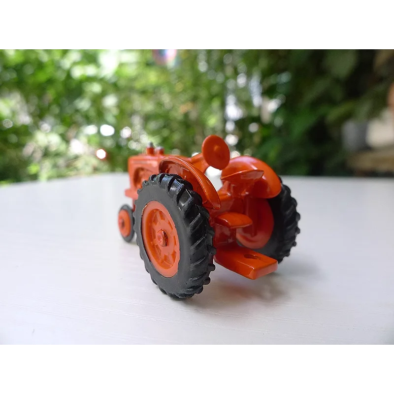 Diecast ERTL 1:64 Scale Allis-Chalmers WD-45 Alloyรถแทรกเตอร์สะสมของเล่นของขวัญของที่ระลึกจอแสดงผลเครื่องประดับ