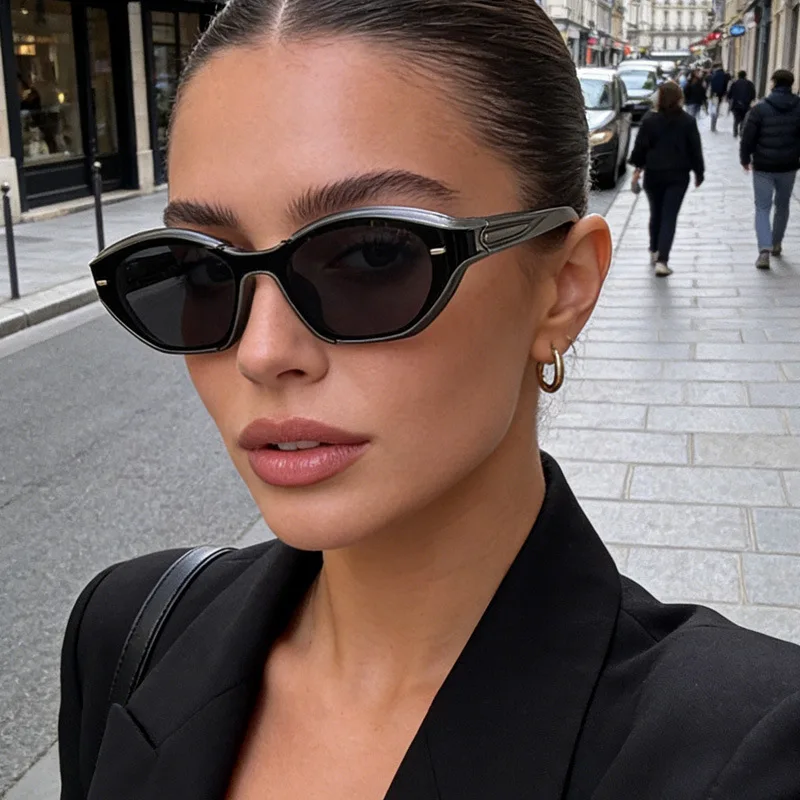 

Brand New Women's Fashion Cat Eye Sunglasses, Small Retro Luxury Sunglasses, Sexy Ladies Sunglasses, Artistic & Stylish Glasses
