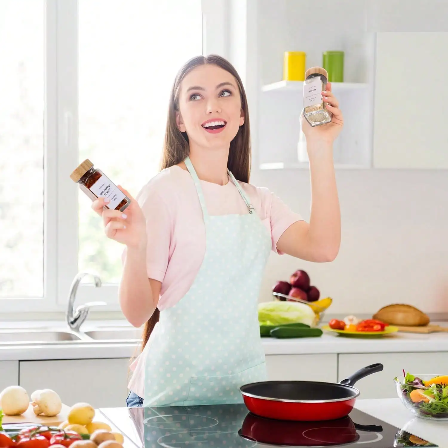 برطمانات توابل فارغة مع عبوة ملصقات (12 جرة زجاجية بغطاء من الخيزران). زجاجات تخزين التوابل الصغيرة سعة 6 أونصة.