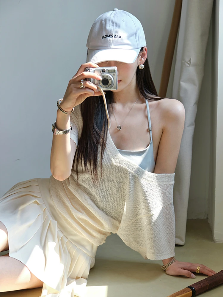 

Модный повседневный женский комплект ChillCozy: топ, юбка и накидка — стильный и удобный ансамбль