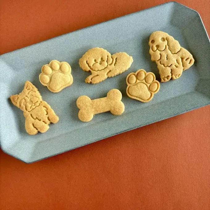 Cute Mini Dog Paw Shaped Cookie Cutters Bone Pattern Biscuit Molds Stamps Pressable Household Baking Embossing Tools