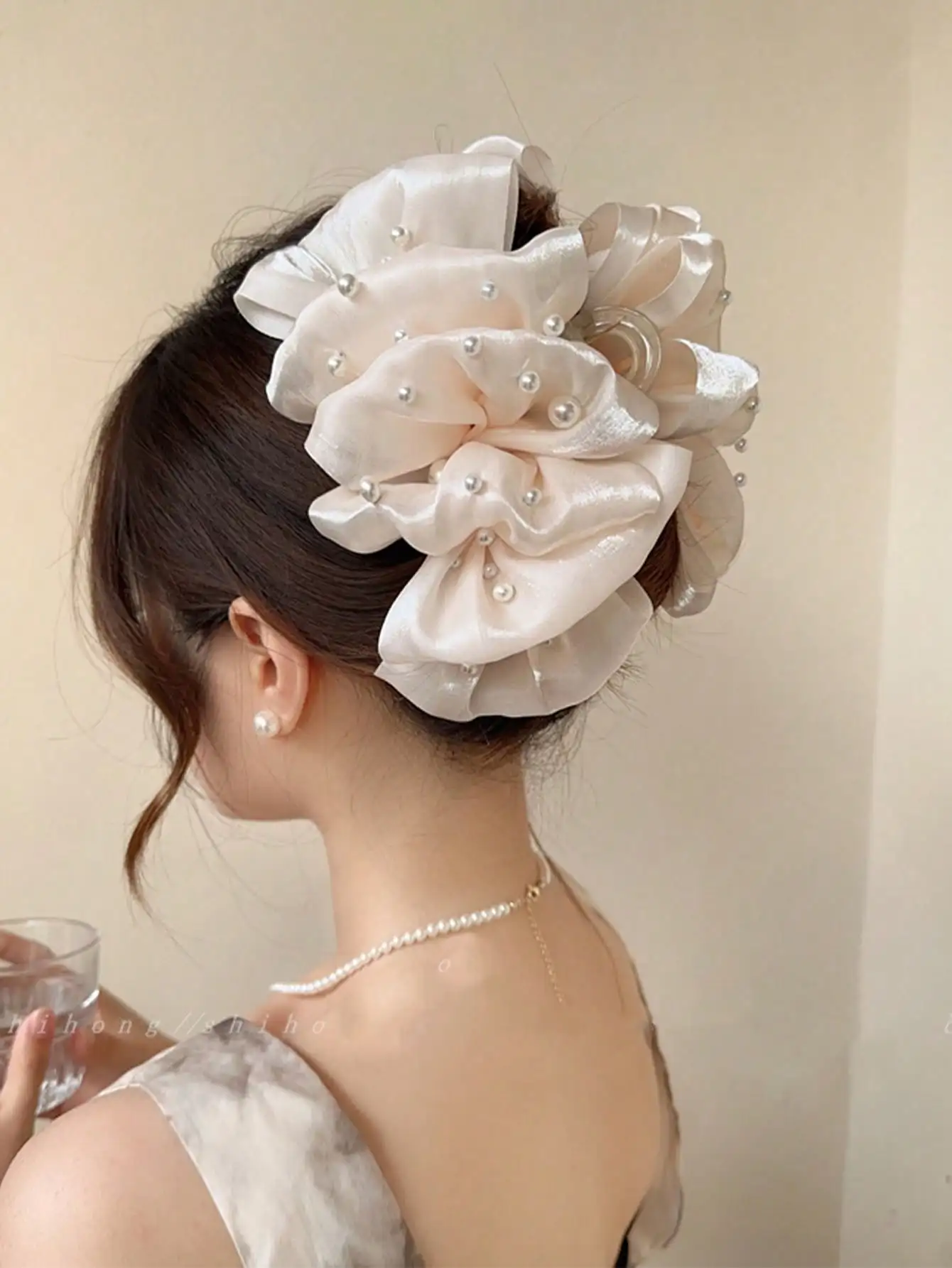 

1Pc Extra Large Bowknot Hair Claw Clip, Bubble Mesh Faux Pearl Decor Hair Accessory for Women Daily Party Vacation