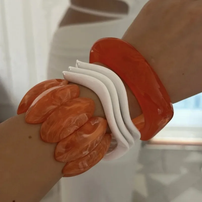 Glamour Orange White Translucent Smudging Acrylic Bangles for Women Kpop Geometric Wide Resin Bracelets Charms Party Jewelry F