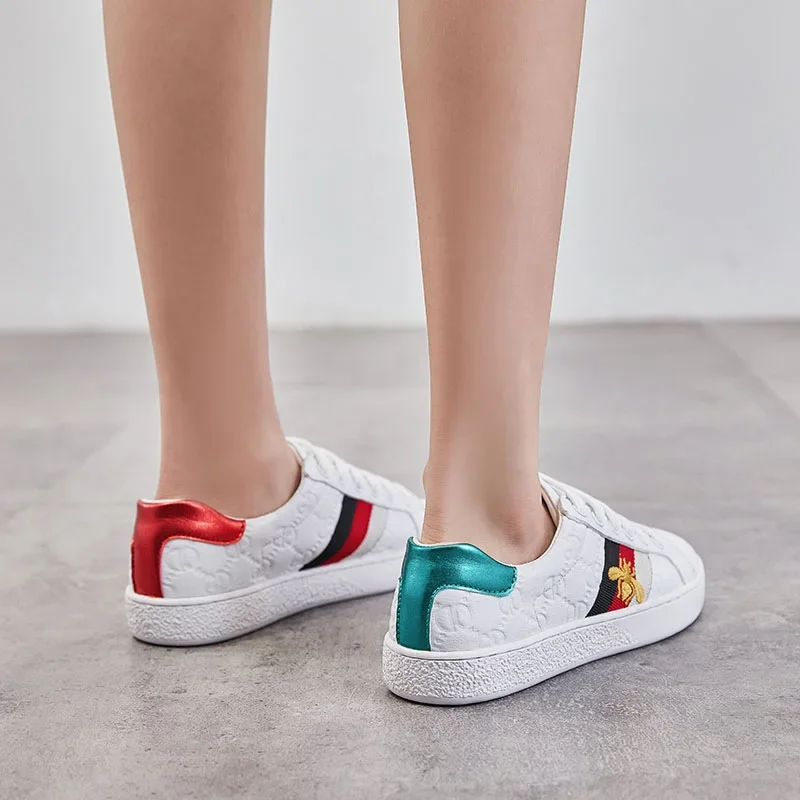 European station winter new ladies casual board shoes Korean trend small white shoes embroidery breathable tide shoes