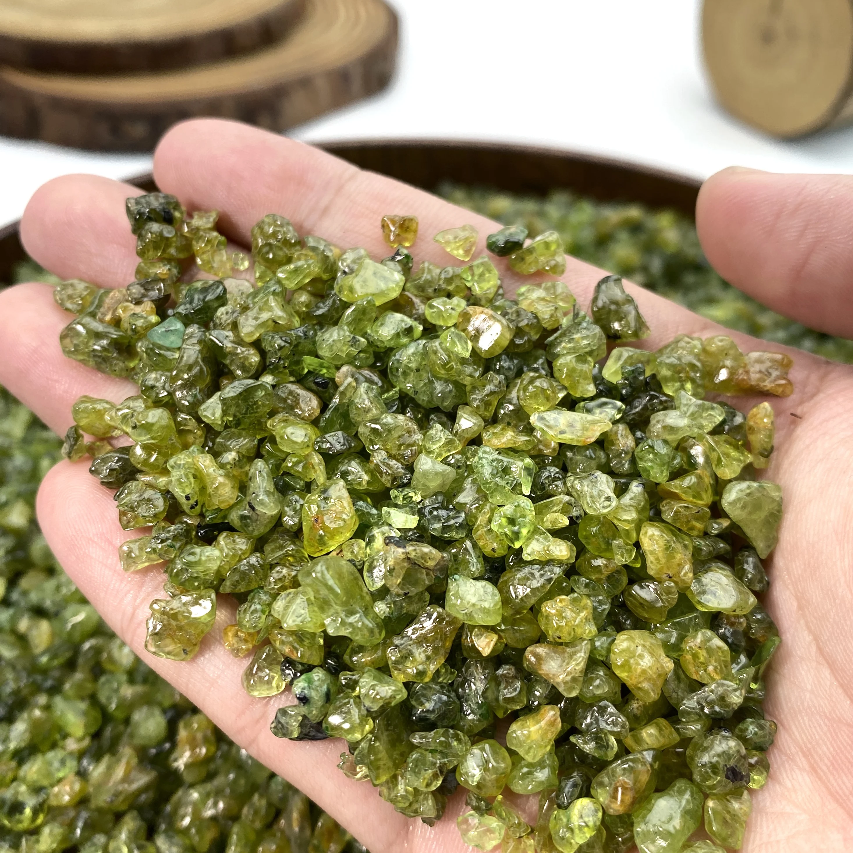 Pierre péridot 50g/100g 1-5mm, parfaite pour l'art et l'artisanat en mosaïque, la décoration d'aquarium et de pot de fleurs, la décoration DIY.