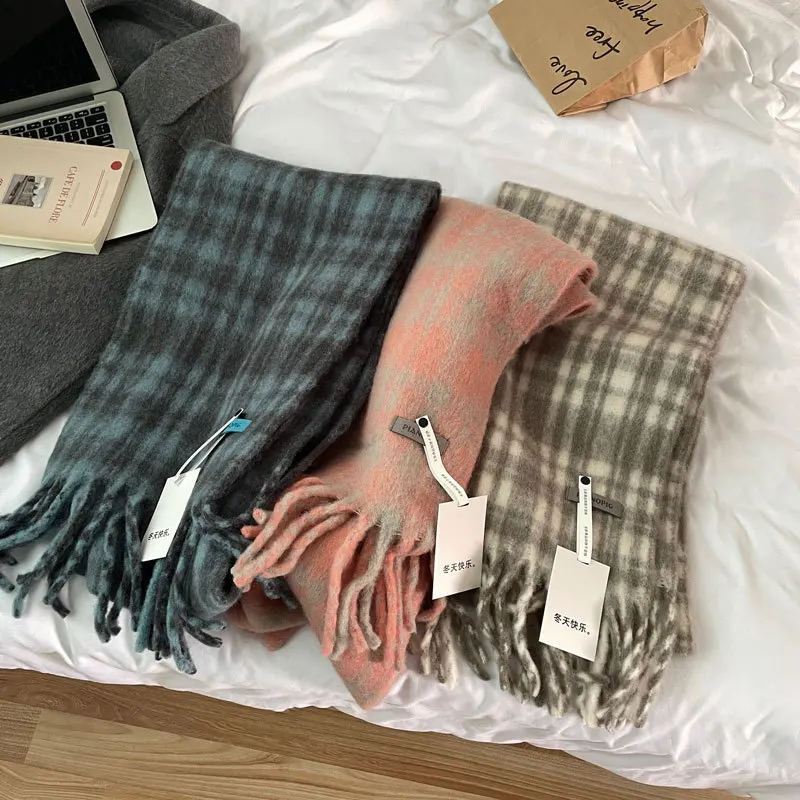 

Fixed Spinning Yarn Scarf, Shawl, High-quality Sense of Winter, Warm Neck, Soft and Glutinous Couple's Check