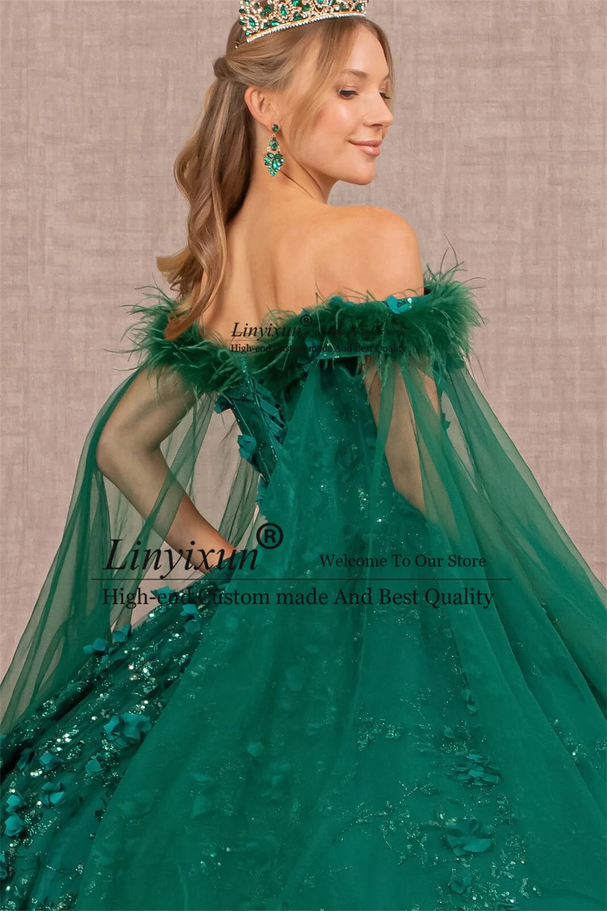 Vestido de quinceañera con flores en 3D, traje de lujo con plumas y hombros descubiertos, con cuentas, con cordones, tren de corte, dulce 16