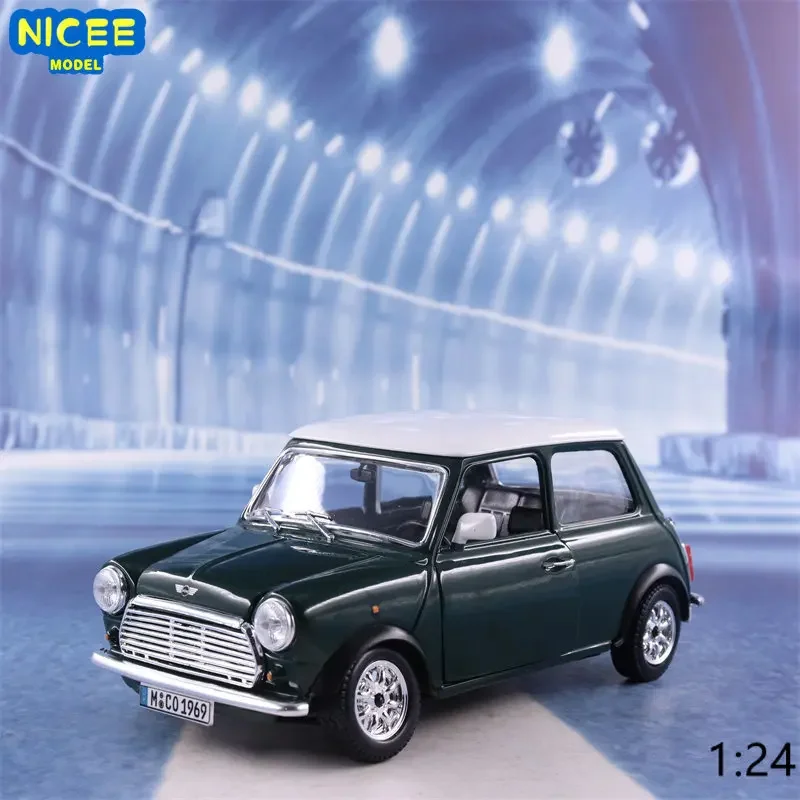 Bburago 1:24 1969 Mini Cooper High Simulation Diecast Car Metal Alloy Model Car Children\'s toys collection gifts B849