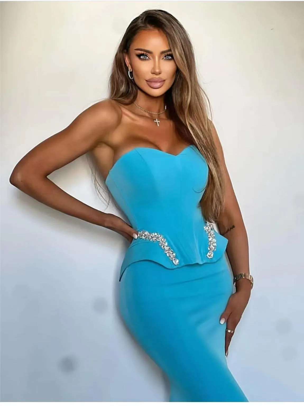 

2024 Women Luxury Sexy Strapless Diamonds Beading Tops Ruffles Sky Blue Skirts Celebrity Designer Fashion Women's Set