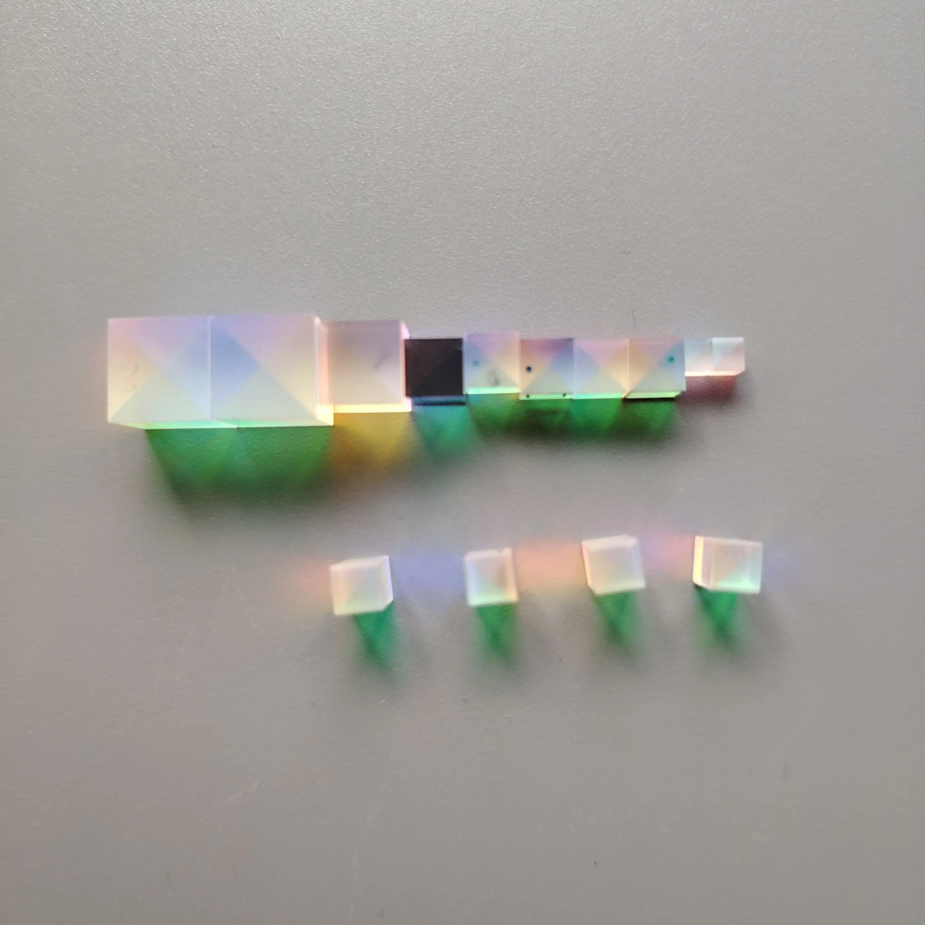 Imagem -03 - Dicroico X-cube Prisma Mini Cruz Danificada Combinador Rgb Divisor Vidro Óptico Prisma Quadrado Decoração de Festa Aceito Aleatoriamente 10 Pcs