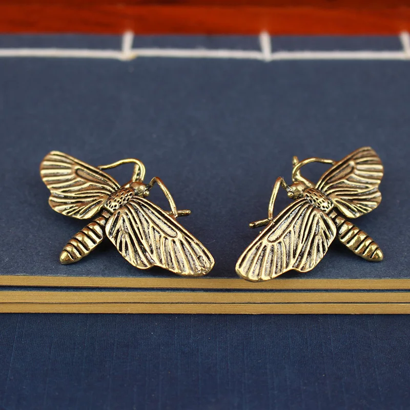 منحوتة فراشة نحاسية - تمثال حشرة واقعي لديكور المكتب، عنصر جامعي عتيق، غرفة الدراسة وزخرفة رف الكتب ​