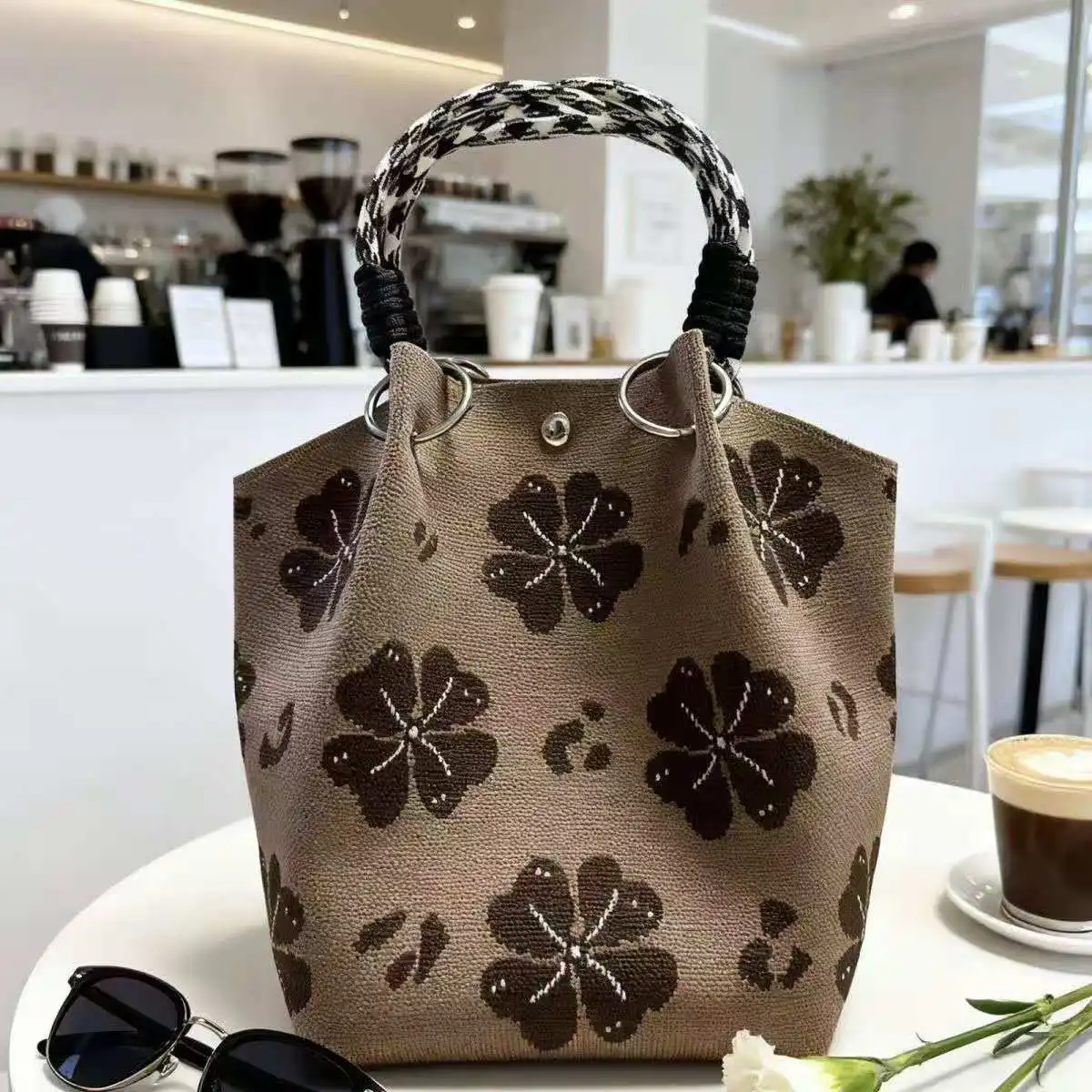 

2026 Fashionable and versatile handbag for women suitable for all occasions large capacity perfect for outdoor commuting