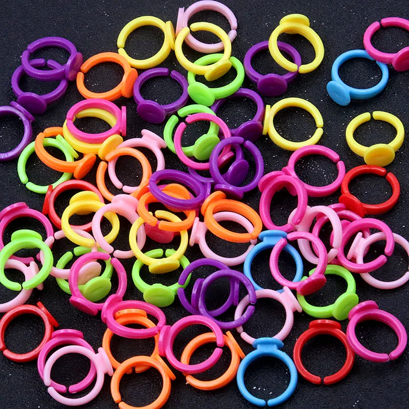 50pcs 13*20mm Random Mixed Colors Adjustable Colorful Kids Ring Plastic With 8mm Blank Pad Tra For DIY Jewelry