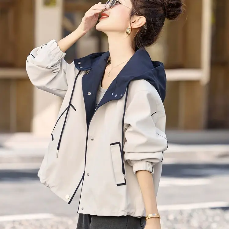 

2026 Spring and Autumn European Women's Jacket Loose Splicing Commuter Hooded Windbreaker Jacket