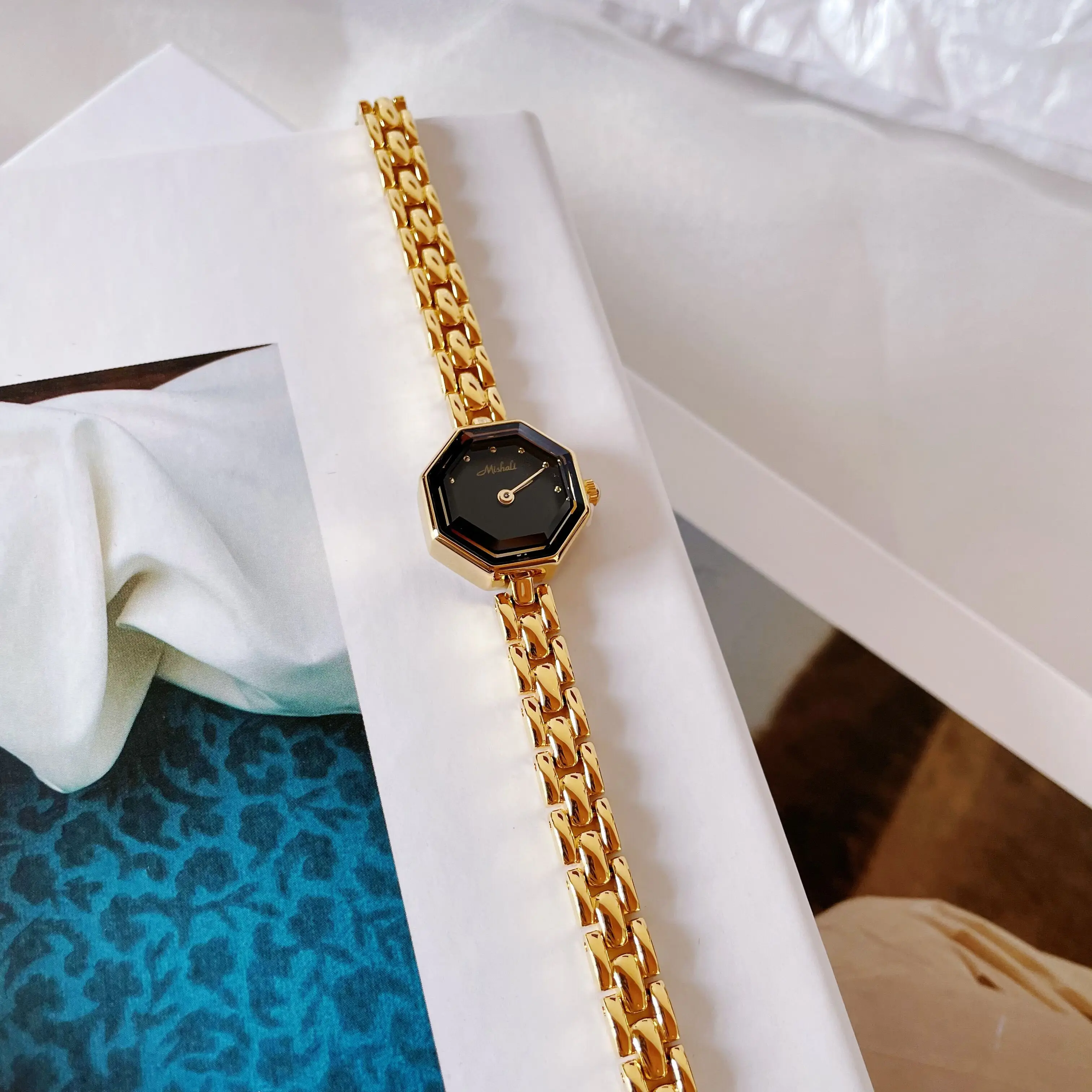 ساعة يد نسائية جديدة، تصميم قديم، قرص صغير متطور، نمط سوار، سلسلة أنيقة، ساعة نسائية، هدية عيد ميلاد. #5