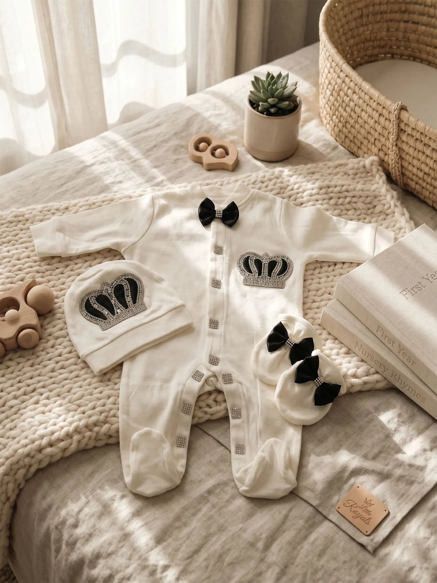 Newborn Rhinestone Crown Footed Romper 3pcs Black White Satin Bow Tie Luxury Outfit Custom Name Baby Photo Shoot Clothes