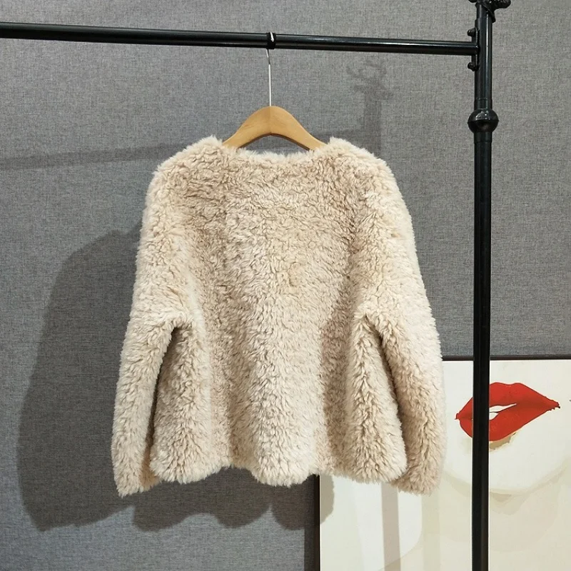 2025 نمط جديد زر جولة الرقبة فرو الضأن معطف جلد المرأة الأغنام شيرلينغ سترة قصيرة JT521