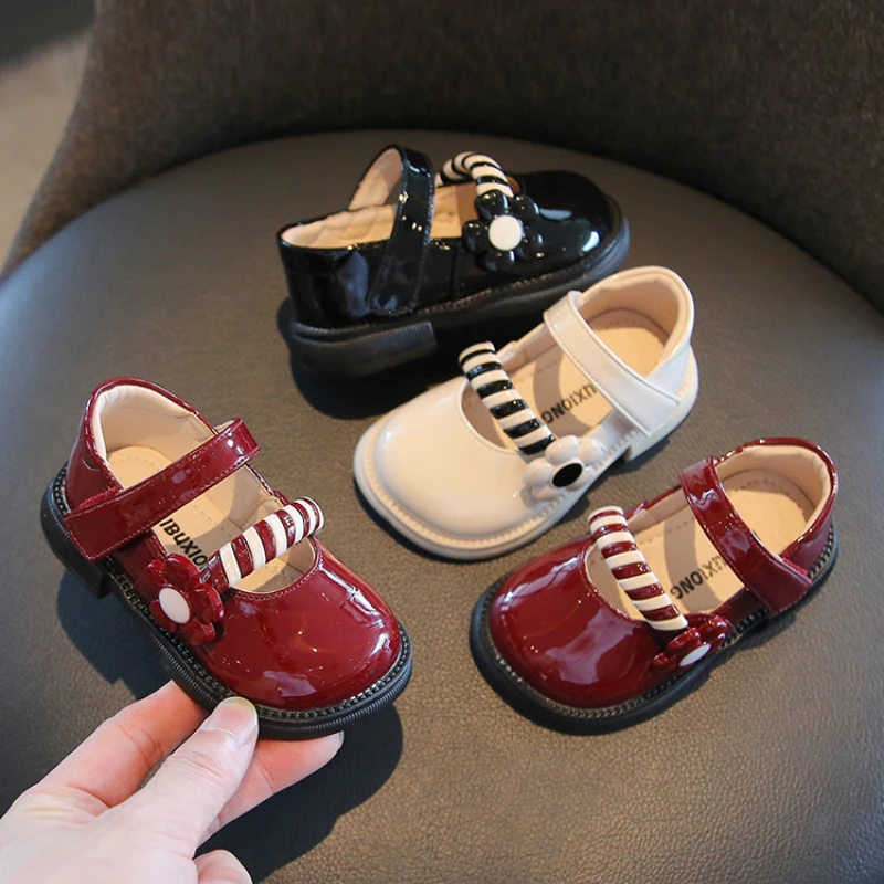 Fashion PU Patent Leather Shoes Cute Flower Baby Girl Princess Shoes Newborn Infant Soft Sole First Walkers Toddler Mary Janes