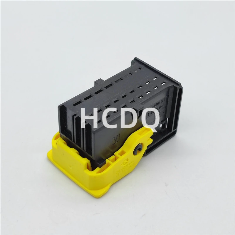 1 PCS Spot supply 1-1718484-1 original high-quality  automobile connector plug housing