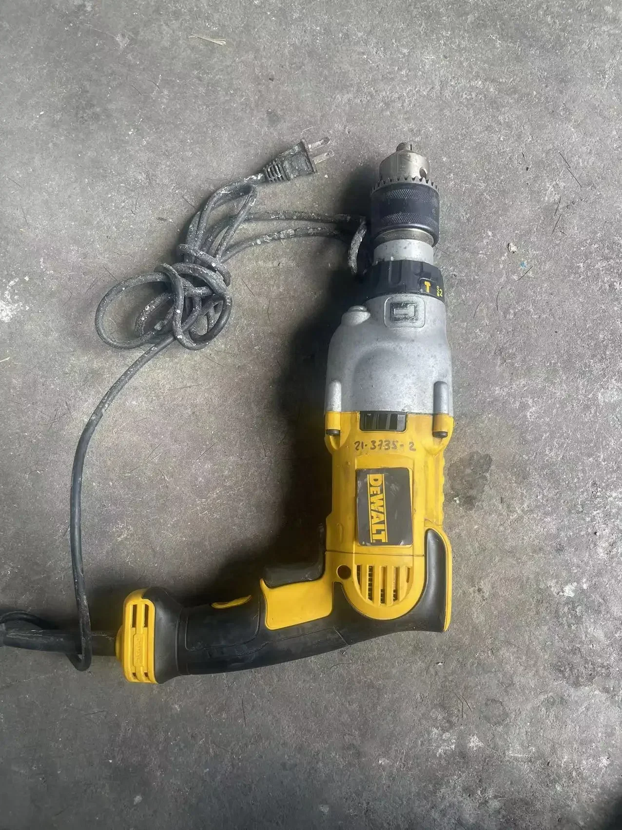 

DEWALT D21570 CORE DRILL110V 1300W, NO CASE.USED .SECOND HAND