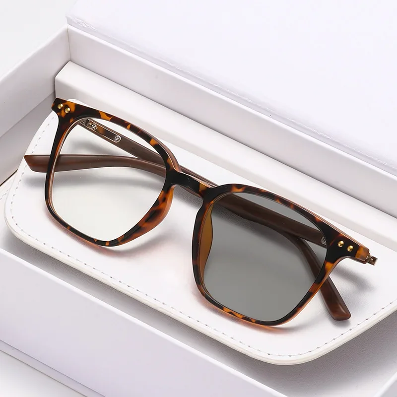 Neue Mode Photochrome Myopie Gläser Retro Quadratischen Großen Rahmen Anti-blau Licht Brille Männer und Frauen Lesebrille – Detail 4