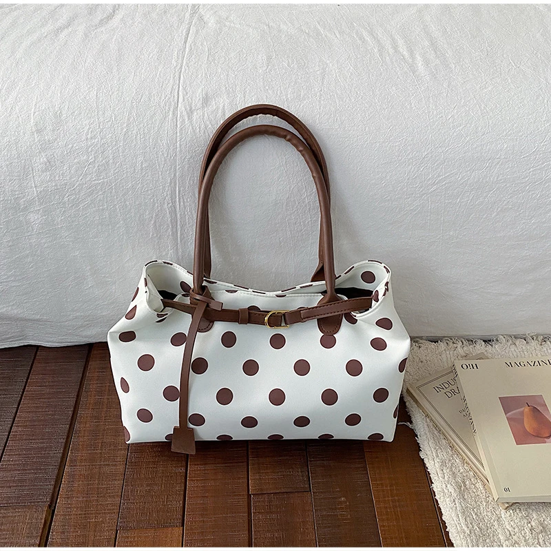 Neue koreanische stilvolle gepunktete Tragetasche, personalisierte lässige Schultertasche mit Gürteldekor, einfache, vielseitige Pendler-Unterarmtasche – Detail 18