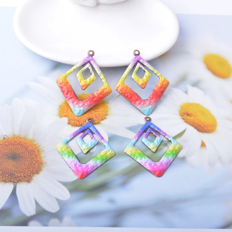 8 Stück/Set Sommer-Stil Eisen Regenbogenfarben Geometrie Herz Runde Anhänger Schmuckzubehör Bemalte Ohranhänger Damen DIY Accessoires – Detail 10