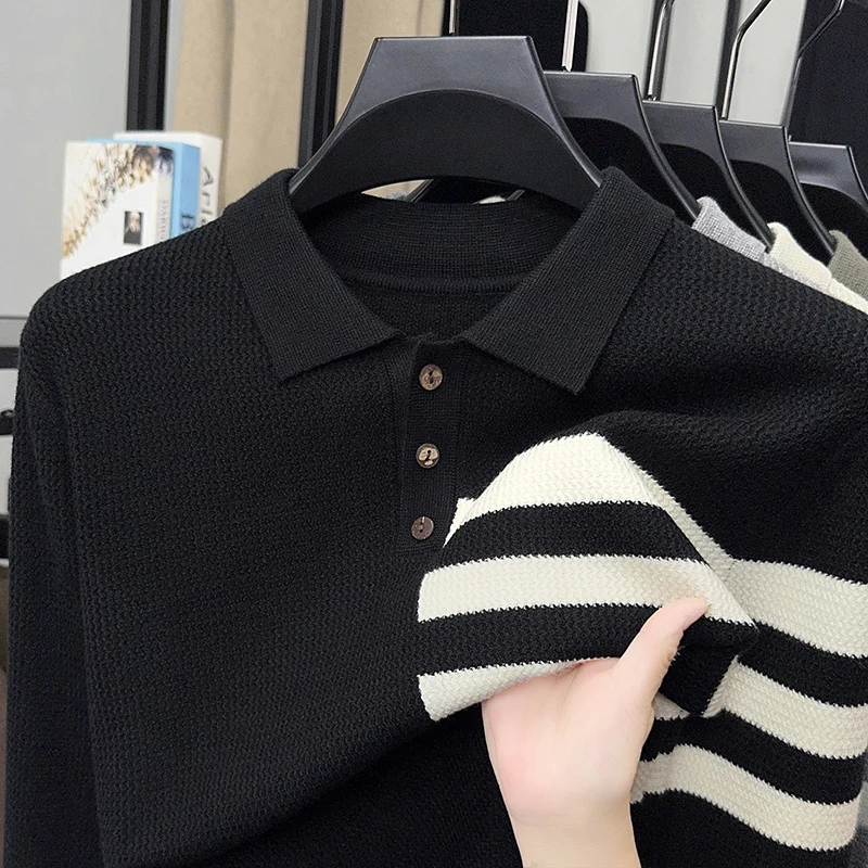 Camiseta de manga larga tejida de lujo de alta calidad para hombre, suéter informal con solapa para jóvenes coreanos con diseño de botones a rayas a la moda para otoño e invierno