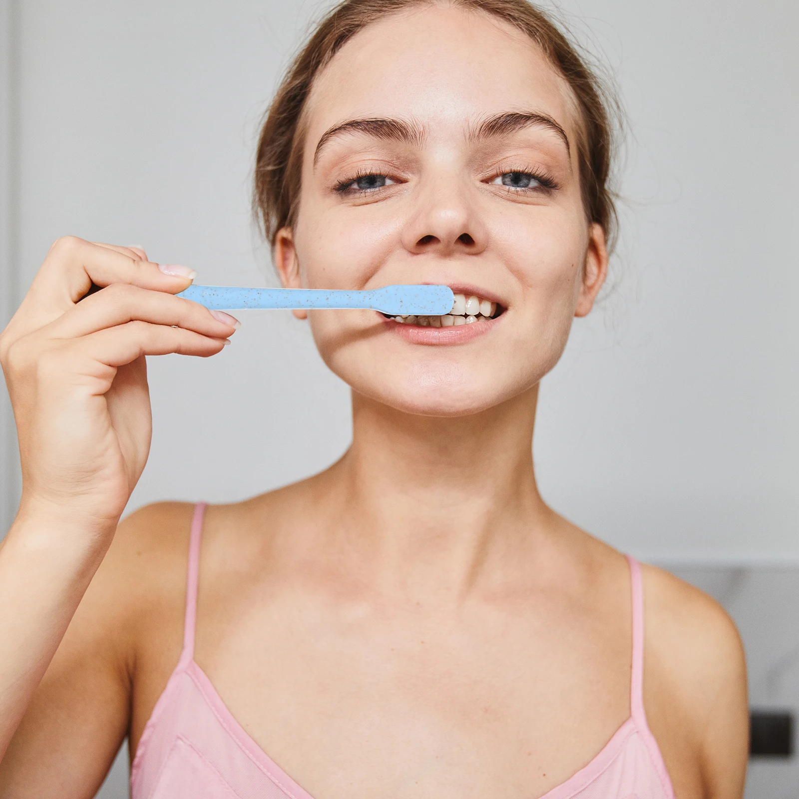 

12pcs Wheat Straw Toothbrush al Care Cleaning Manual Toothbrush Household Bamboo Charcoal Brush Portable Travel