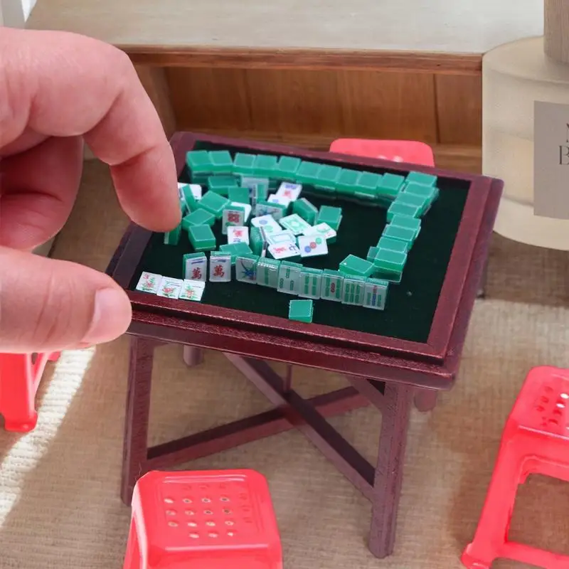 Miniaturowy zestaw Mahjong Mały domek dla lalek Mahjong Akcesoria do dekoracji Kreskówkowy domek dla lalek Chiński zestaw Mahjong dla dziewczynek dla dzieci