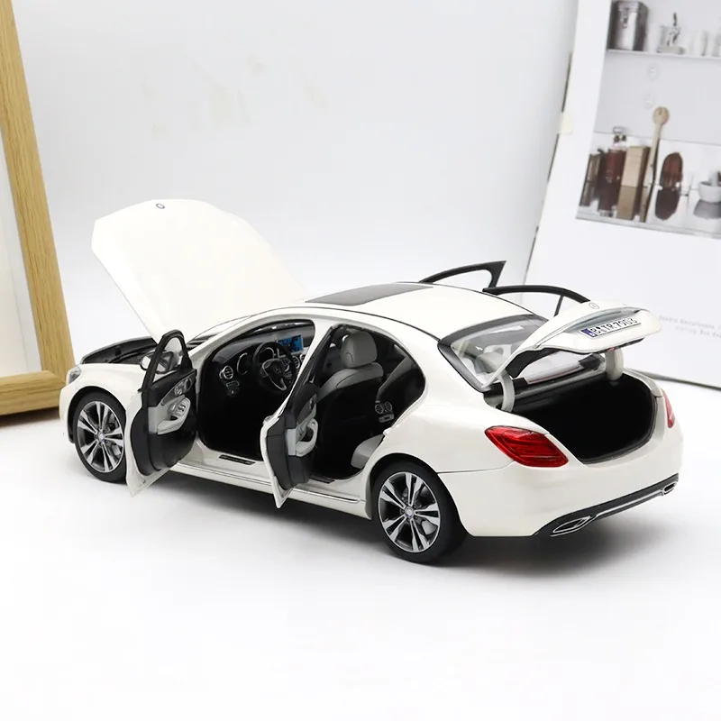 Diecast 1:18 Scale C200 C-klasse Alloy Car Model Collection Souvenir Display Ornaments Vehicle Toy Gift