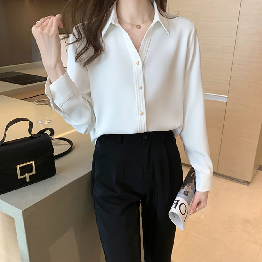 เสื้อเชิ้ตผู้หญิงสไตล์ใหม่สำหรับฤดูใบไม้ร่วง สีขาวเรียบง่าย คอวี แขนยาว เหมาะสำหรับใส่ทำงาน ดูสง่างาม  เสื้อผู้หญิงลำลอง ดีไซน์โดดเด่นไม่ซ้ำใคร