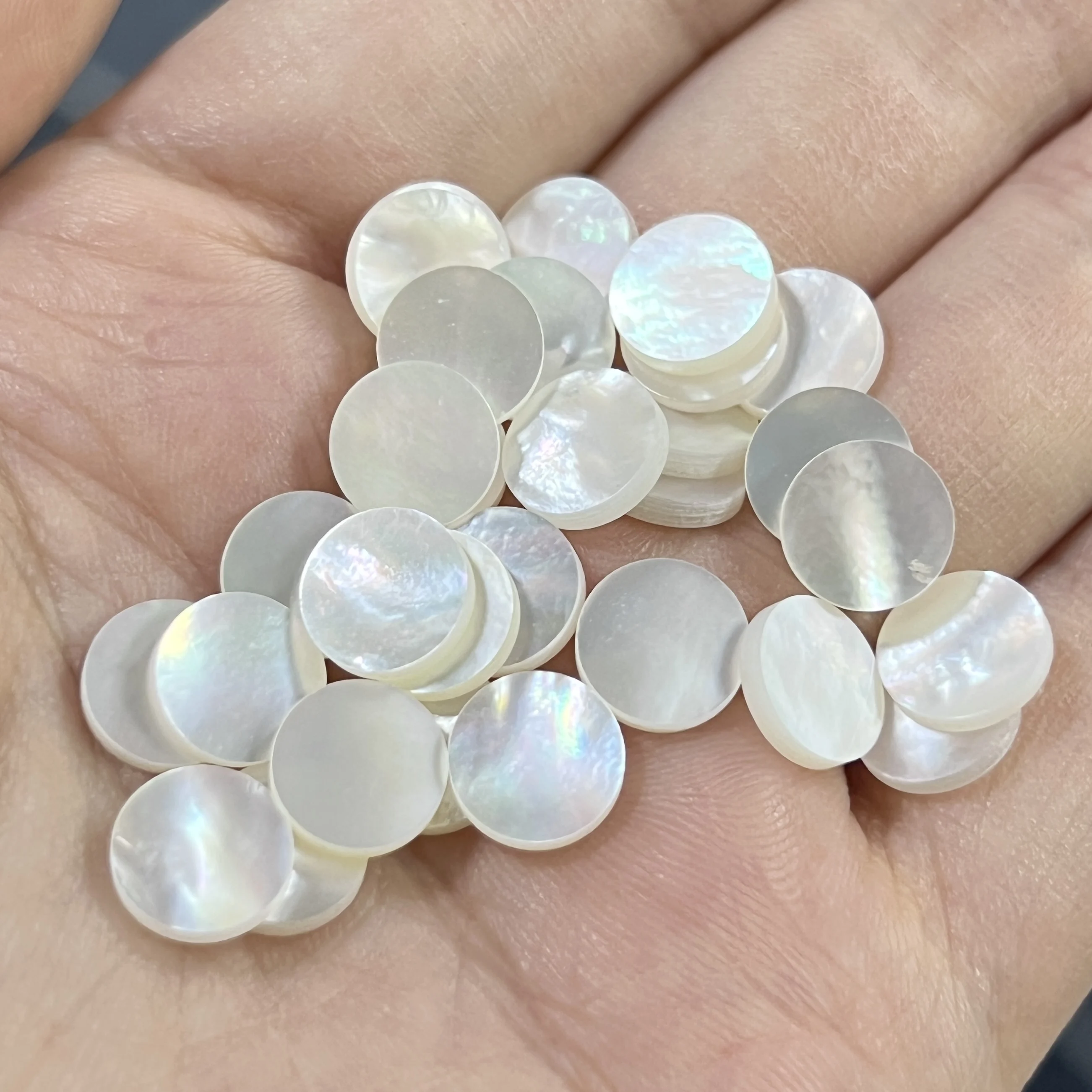 100 pezzi 1 borsa 8mm rotondo 2mm di spessore doppio piatto bianco naturale madreperla Shell Gemstones