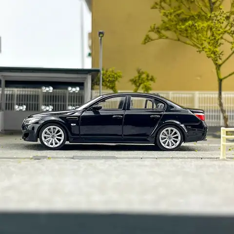 KING MODEL Diecast 1/64 Skala BMW M5 E60 Kombi Bilmodell Legering BMW M5 E60 Leksaksfordon Modellsamling Ornament 8 best sales M5 pressgjuten - №4