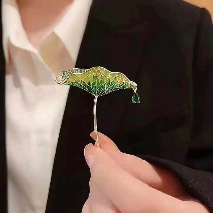 

Новая модная женская брошь с каплями воды в виде листьев лотоса, высококачественная брошь в корейском стиле, аксессуар в стиле ретро с эмалью