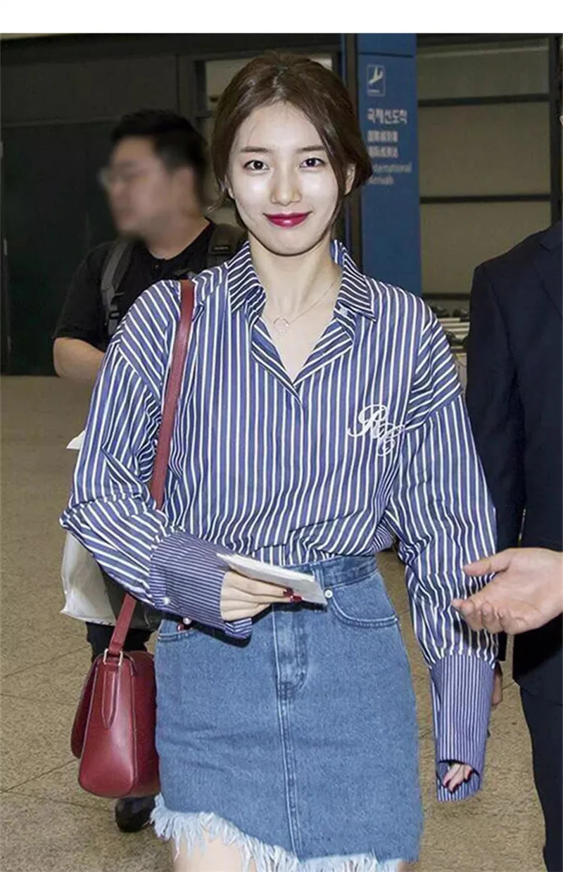 

Blue Striped Shirt for Women with Hong Kong Style Interior and Exterior, with a Niche design. 2025 Spring and Summer Base Shirt