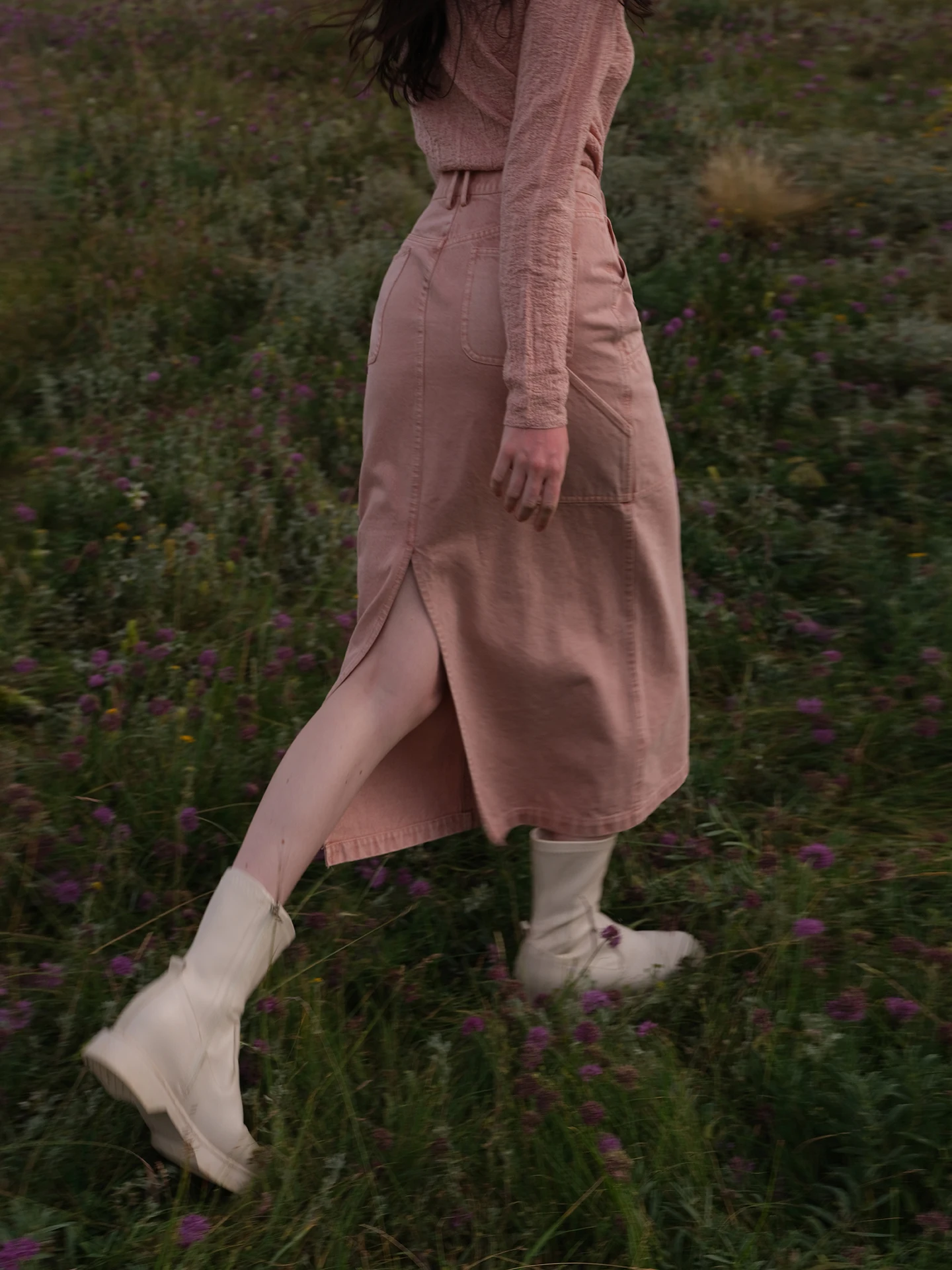 

Розовая джинсовая юбка с большими карманами, длиной до колена, с высокой талией, прямого кроя, удобная для повседневной носки, стильная, зимняя мода