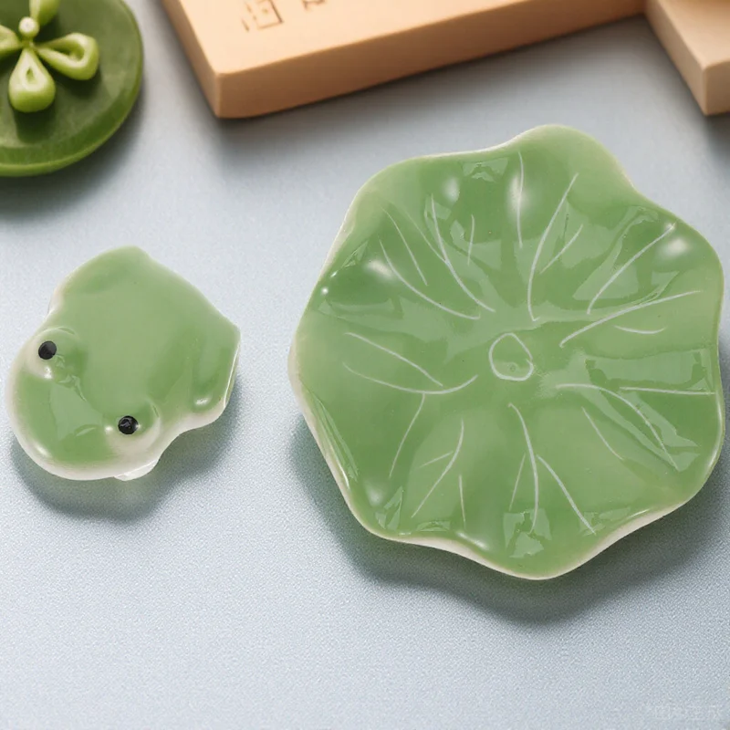 

1Set Tea Pet Frog Aquarium Floating Decoration Ceramic Lifelike Bright Tank Ornament Floating Animal Decor