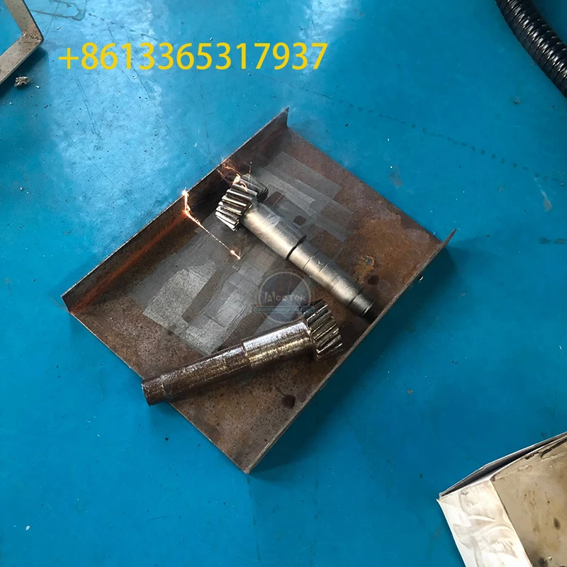 Suitcase Portable 100w 200w 300w Laser Cleaning Machine Rust Removal Cleaning Oil Paint for Metal Rust Removing  Laser Cleaner