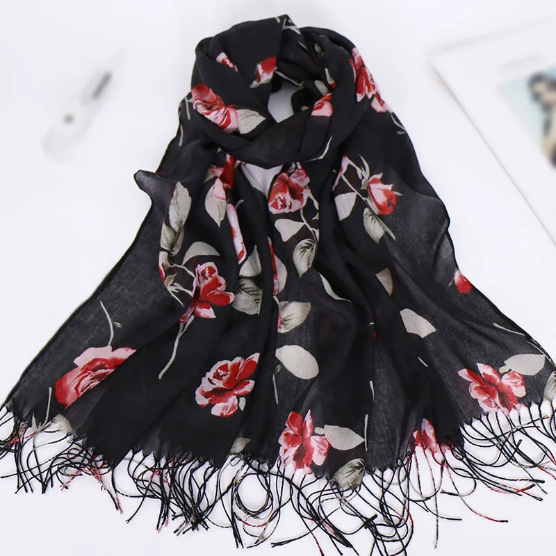 

2024 New Fashionable and Elegant Art Style Printed Tassels Classic Sunscreen Shawl for Women Universal for All Seasons YC131