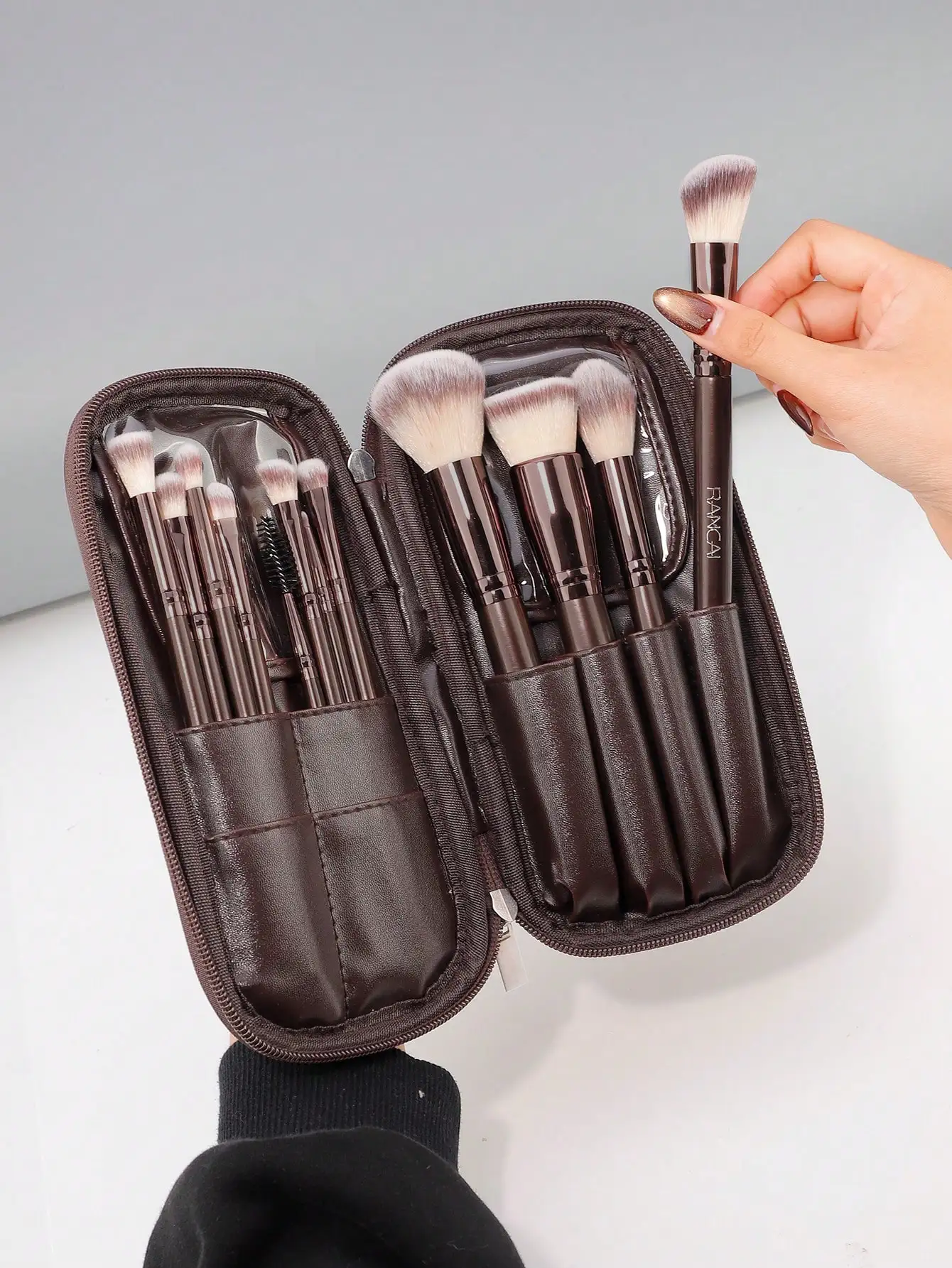 12pcs Brown Makeup Brush Set With PU Zipper Bag, Wooden Handle With Soft Synthetic Bristles, Suitable For Face And Eye Makeup