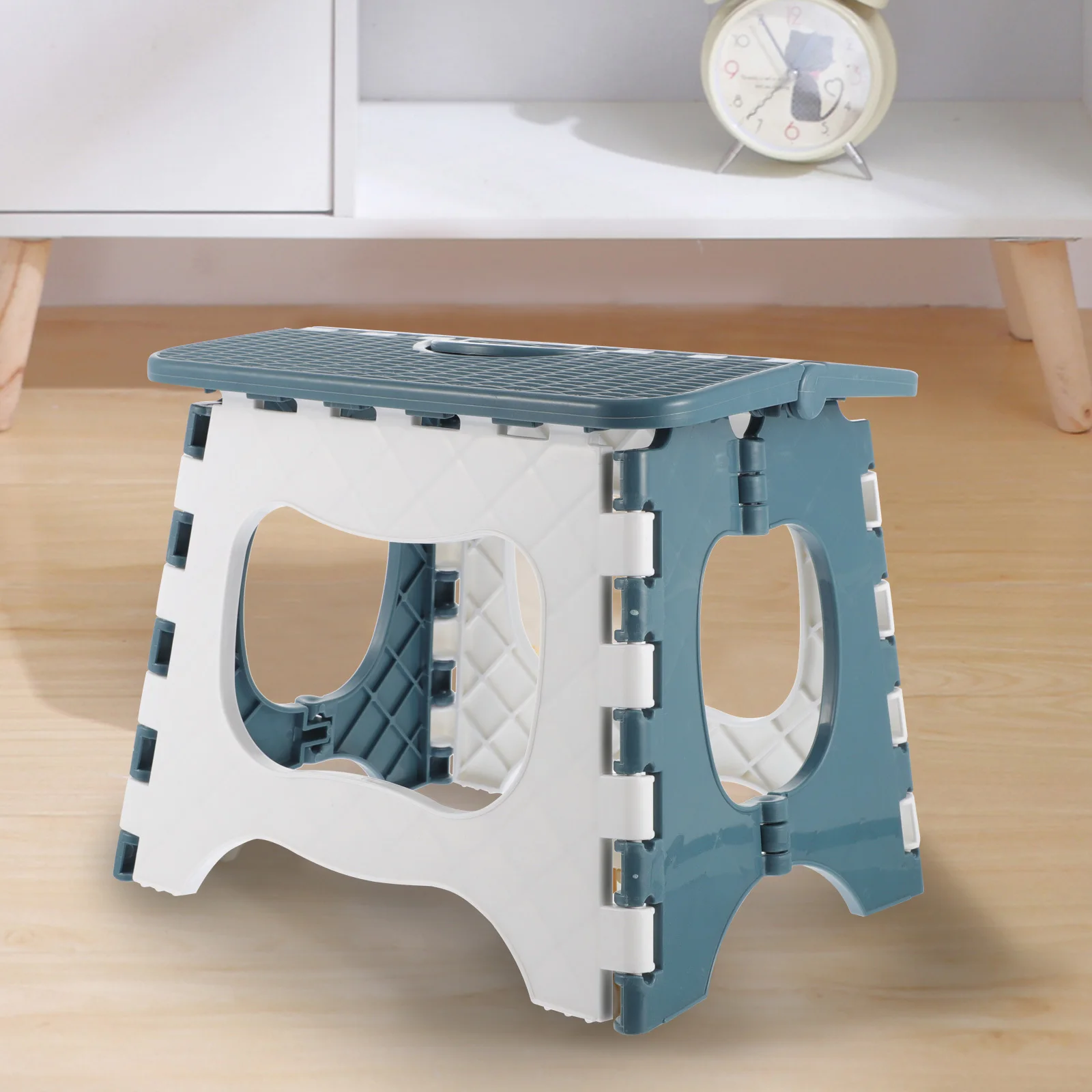 

1pcs Portable Folding Stool Plastic Kids Adults Lightweight Ergonomic Handle Easy Carry Kitchen Bathroom Garden Camping
