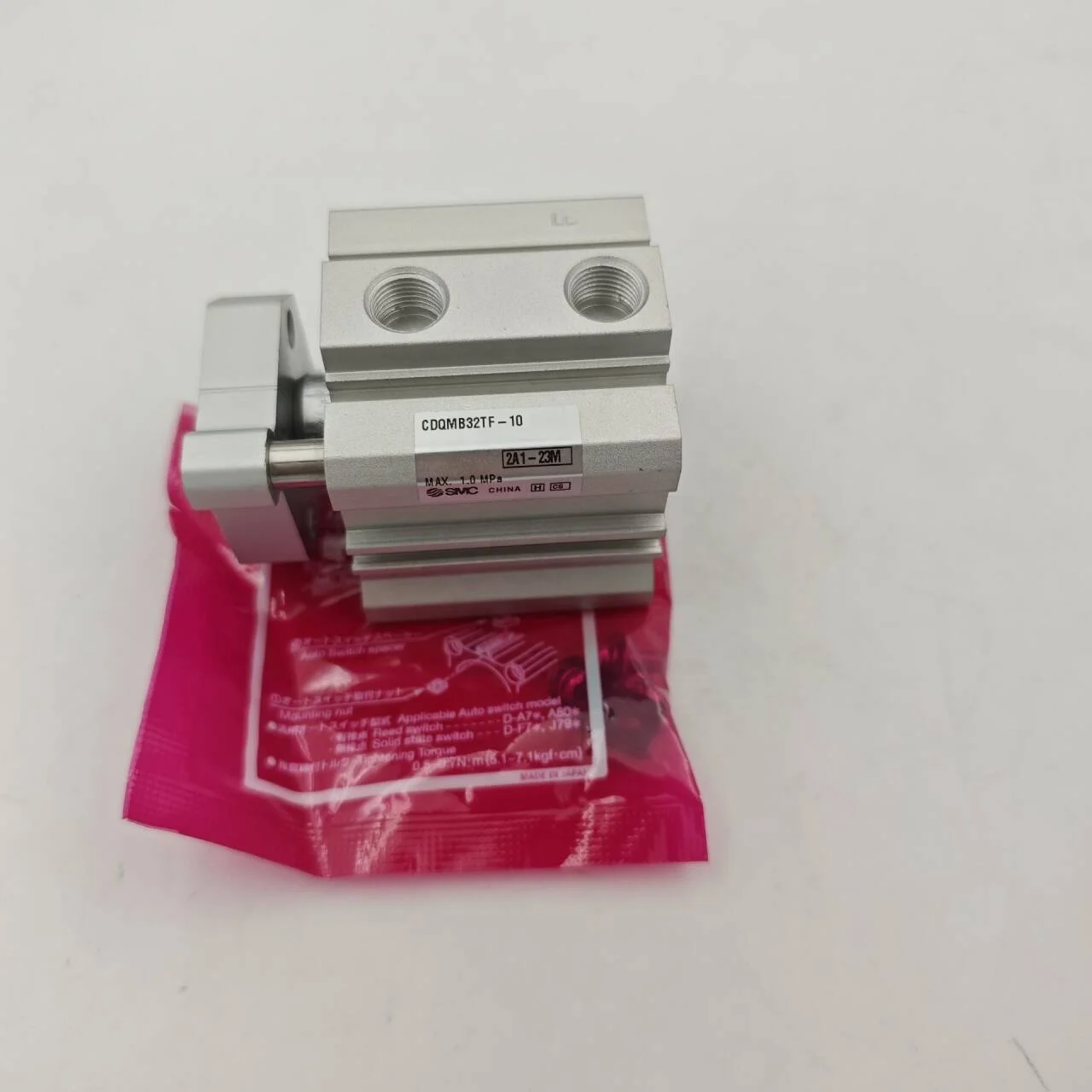 Cilindro sottile originale SMC CDQMB32TF-10 Cilindro con stelo guida
