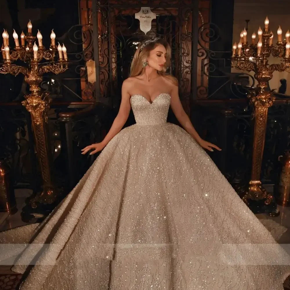Abiti da sposa principessa brillanti personalizzati che bordano ricami in pizzo con spalle scoperte abiti da sposa senza maniche Vestido De Noiva