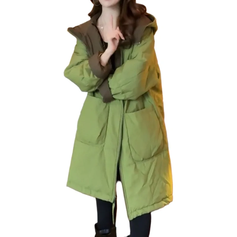 

Зима 2026, новая повседневная свободная куртка средней длины в стиле ретро с капюшоном и хлопковой подкладкой для женщин, утепленная пуховая верхняя одежда с хлопковой подкладкой