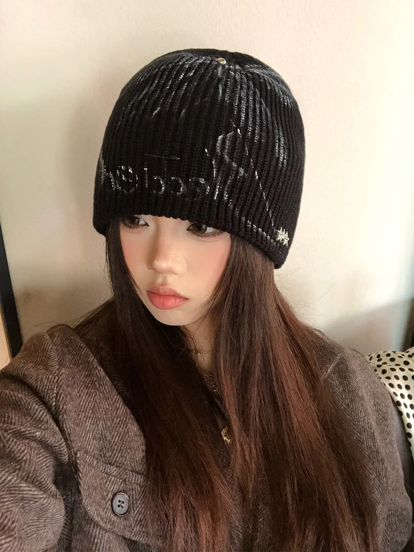Hand-Drawn Graffiti Letter Knitted Hat Women's Fashionable Warm Woolen Cap Cool All-Encompassing Autumn Winter Style