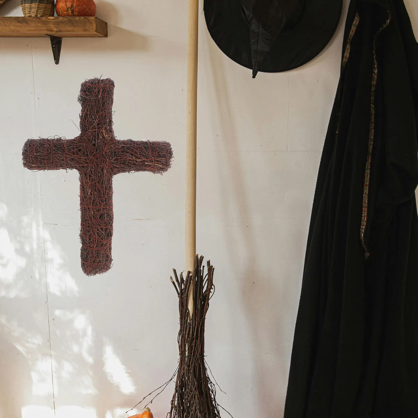 

Настенный декор из ротанга: Натуральный плетеный венок с прочной железной основой, универсальный для дома, офиса, церкви, улицы, для духовного декора