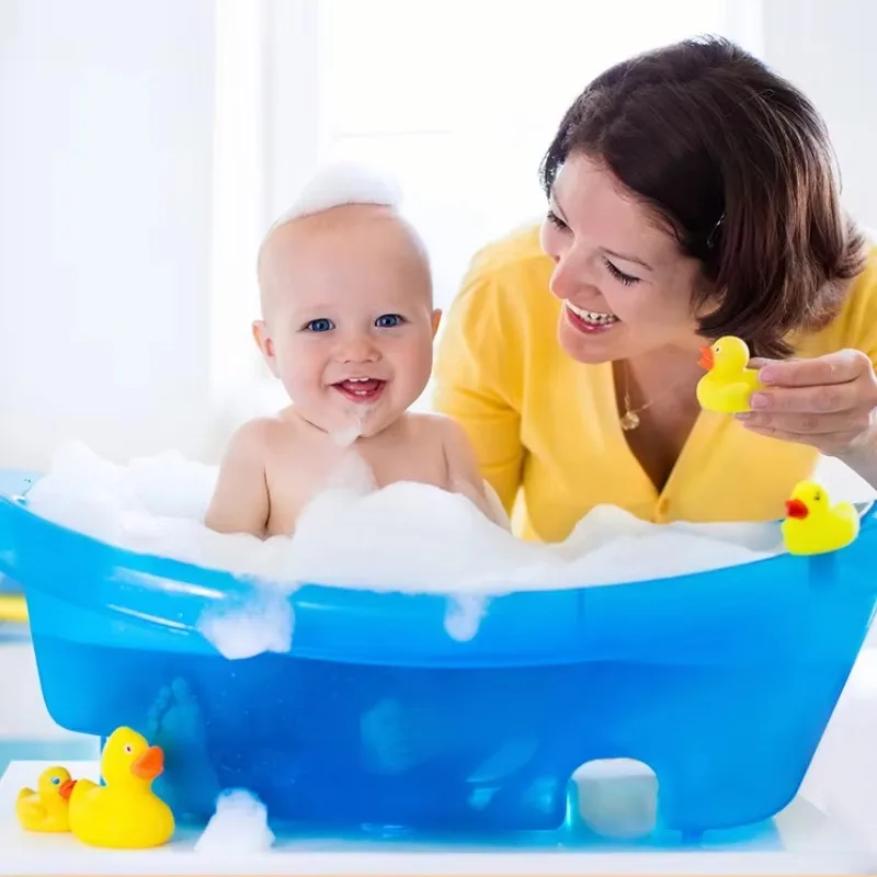 Bebek karet Mini dalam jumlah besar kuning kecil bayi bebek mandi berbunyi bak mandi bebek mainan mandi prasekolah untuk hadiah pesta ulang tahun