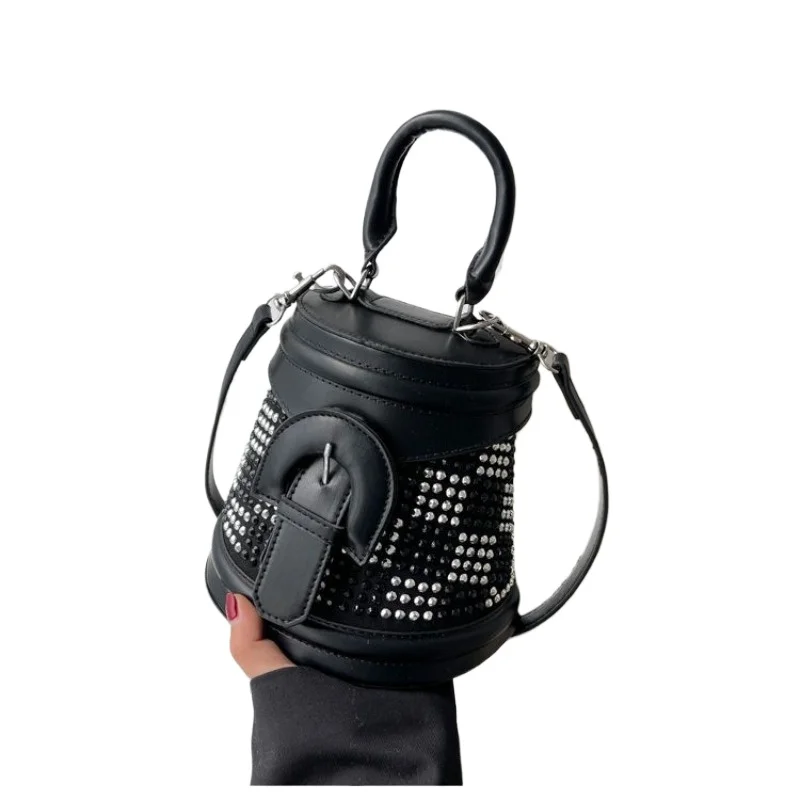 

Retro Shoulder Messenger Bag Women's 2026 New Fashion Saddle Horseshoe Versatile Bag Temperament Commuting Handbags High Value