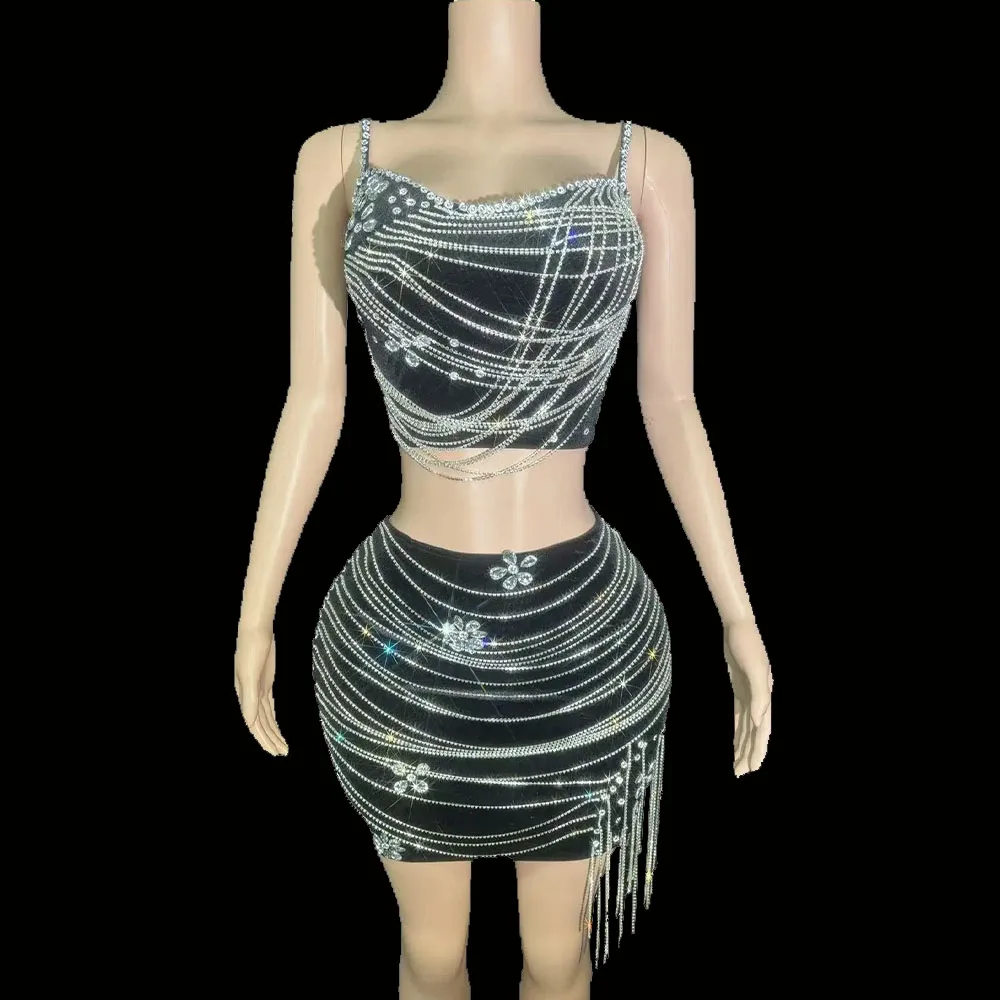 

Sexy Sparkly Rhinestones Chains Crop Top Mini Skirt Two Pieces Set Women Birthday Celebrate Party Dress Performance Stage Wear